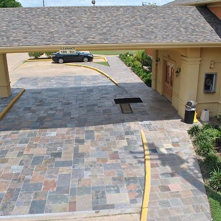 Executive Inn Brookshire Екстериор снимка