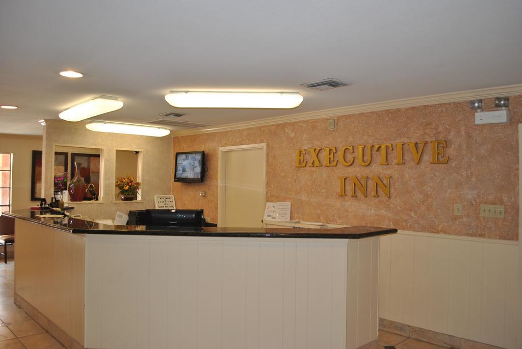 Executive Inn Brookshire Екстериор снимка