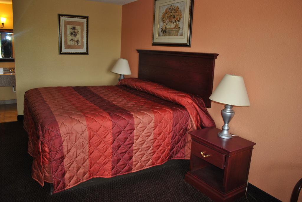 Executive Inn Brookshire Стая снимка