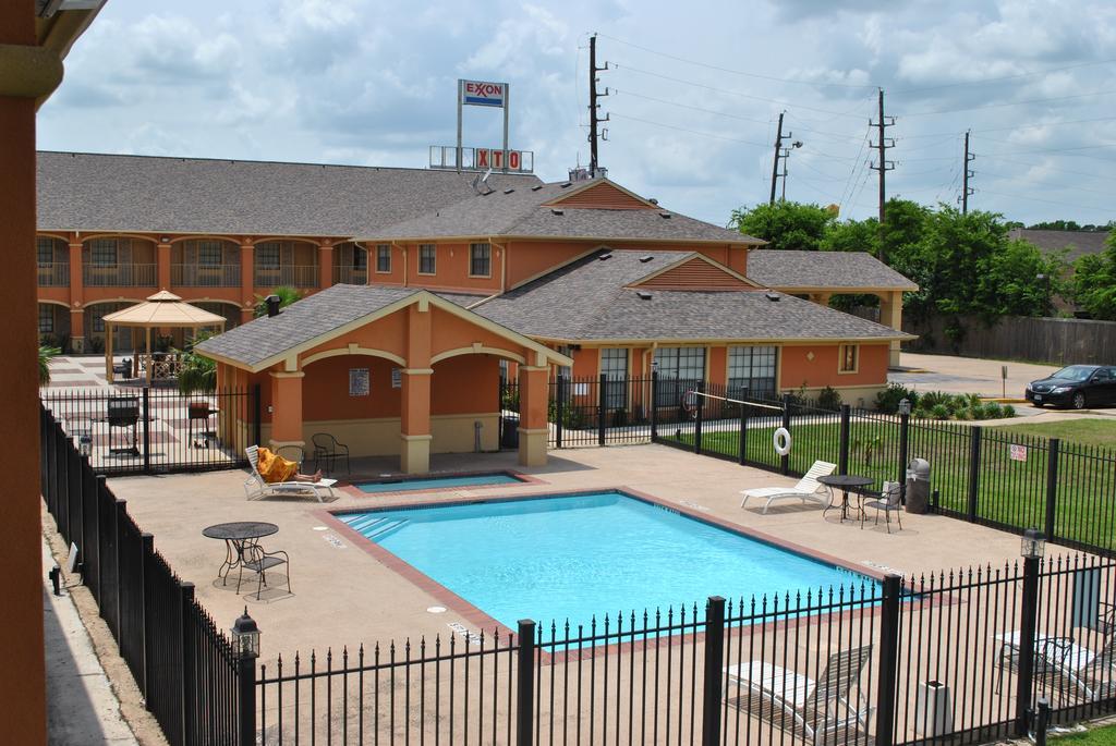 Executive Inn Brookshire Екстериор снимка
